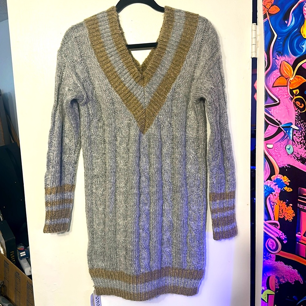 NWT. Woman’s Stylewe cable knit mini dress. In grey, One size.